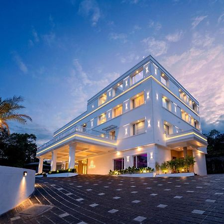 Hotel Grand Avenue Pambadi エクステリア 写真