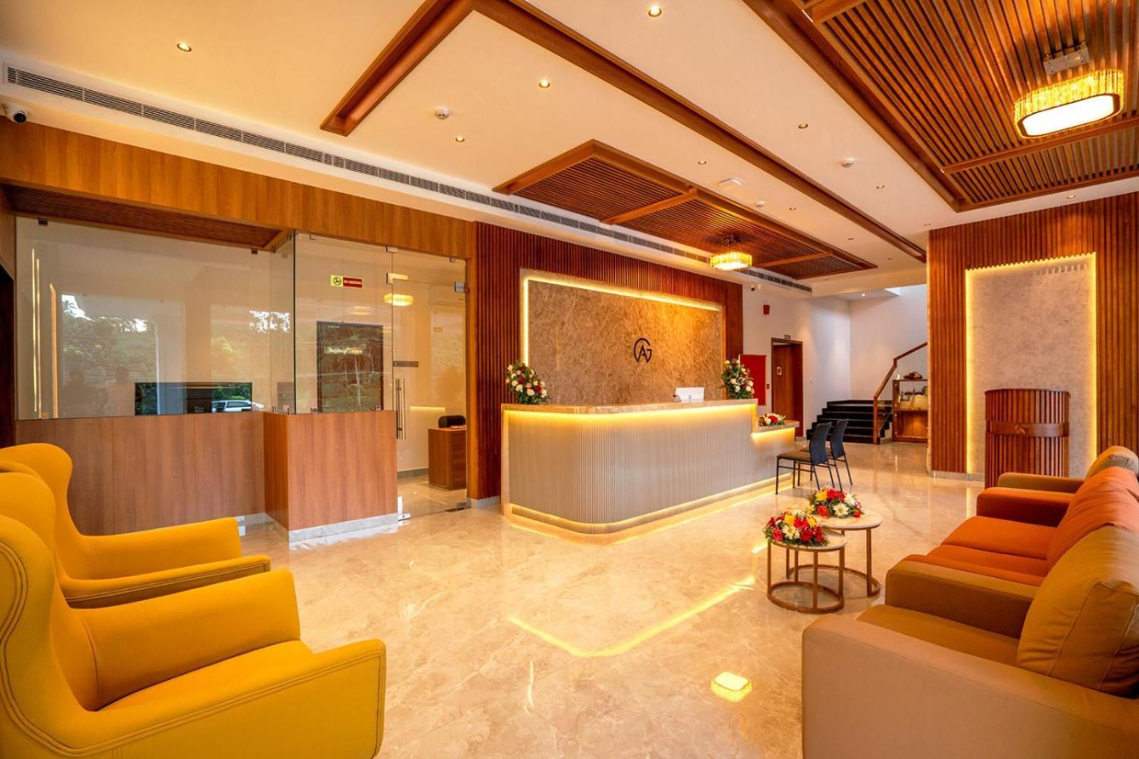 Hotel Grand Avenue Pambadi エクステリア 写真