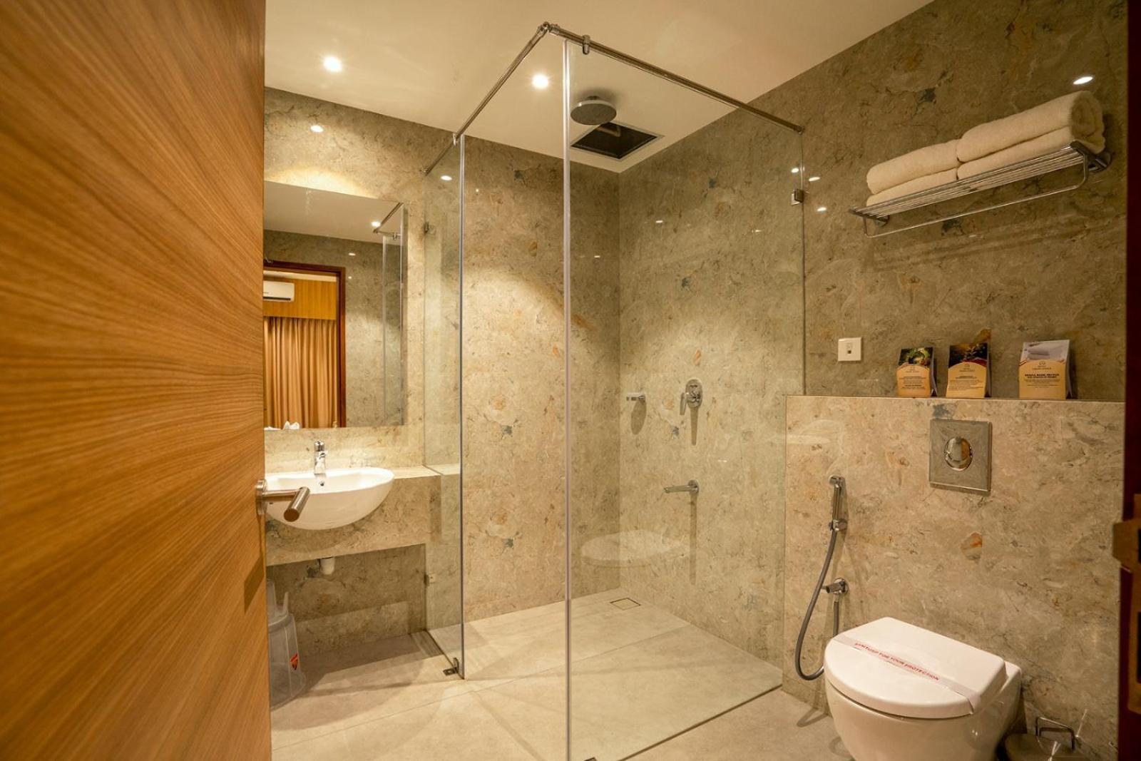 Hotel Grand Avenue Pambadi エクステリア 写真